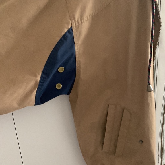 Tabasco label. XXL please read label for material.Breathable air for armpits - Picture 4 of 4